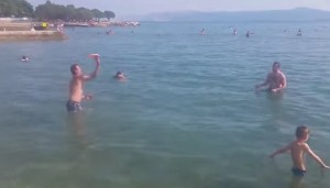 Bosnien-Anti-Frisbee-Video